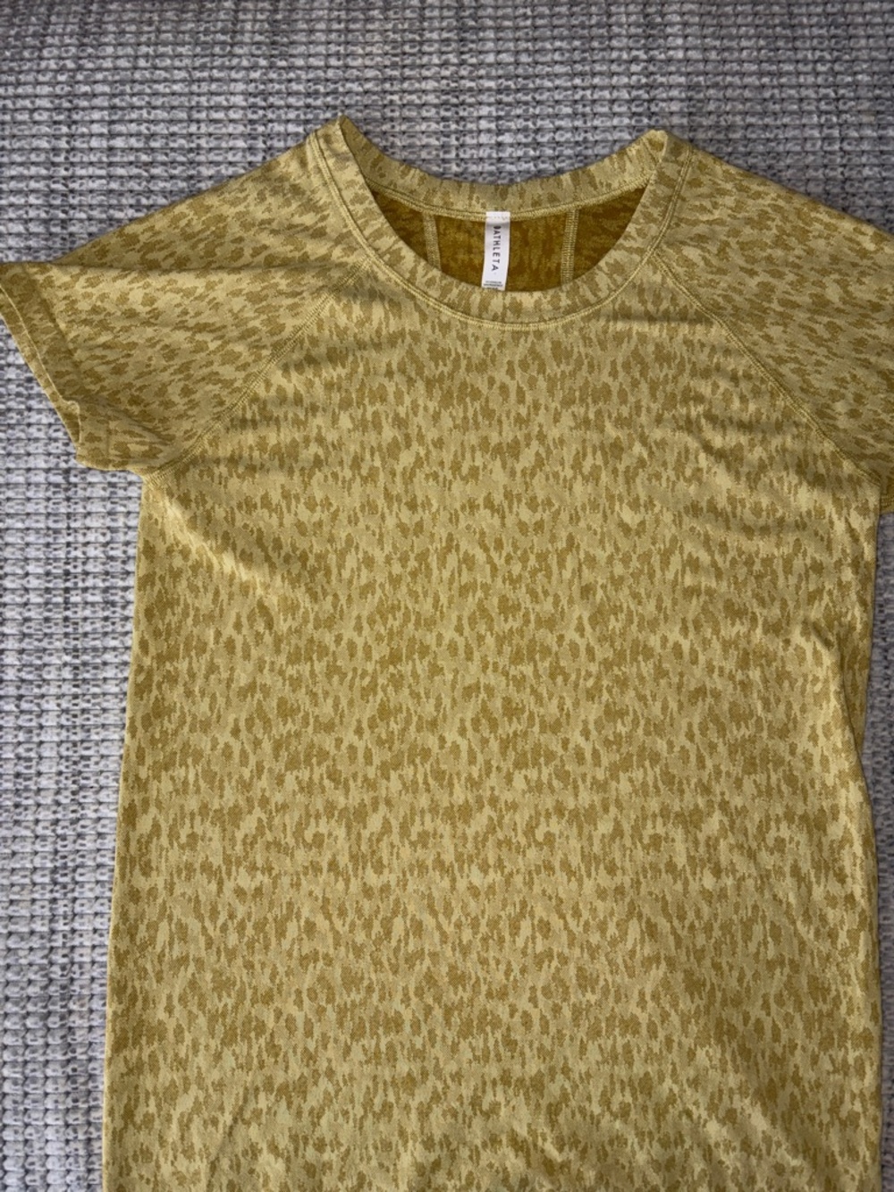 Athleta Women's Short Sleeve Tee in Mustard Yellow Pattern